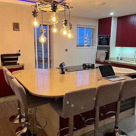 3 Bedroom Deganwy Sea View Beach House Ll31 Bagian luar foto