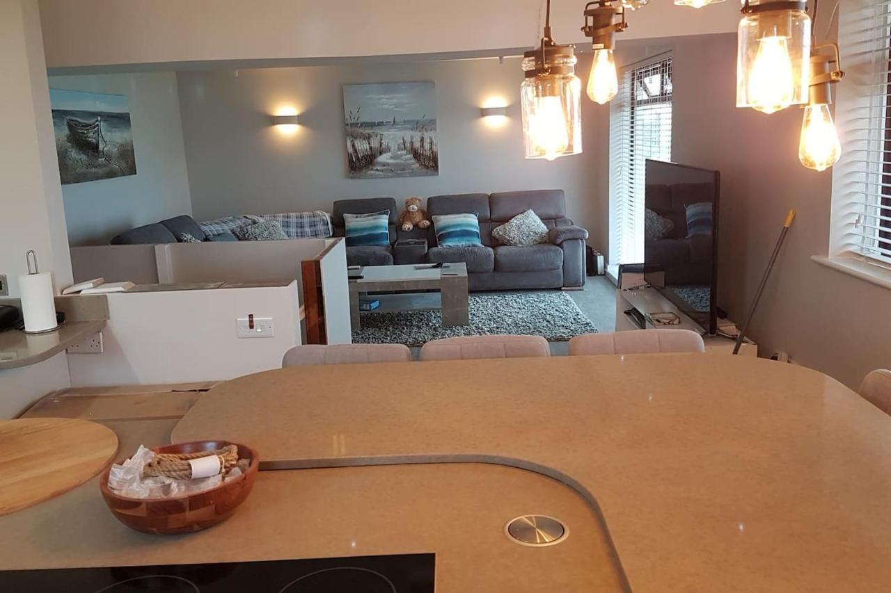 3 Bedroom Deganwy Sea View Beach House Ll31 Bagian luar foto