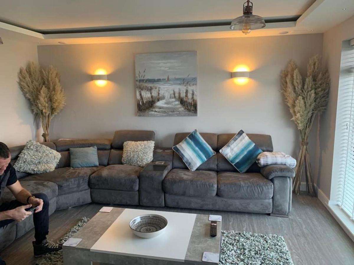 3 Bedroom Deganwy Sea View Beach House Ll31 Bagian luar foto
