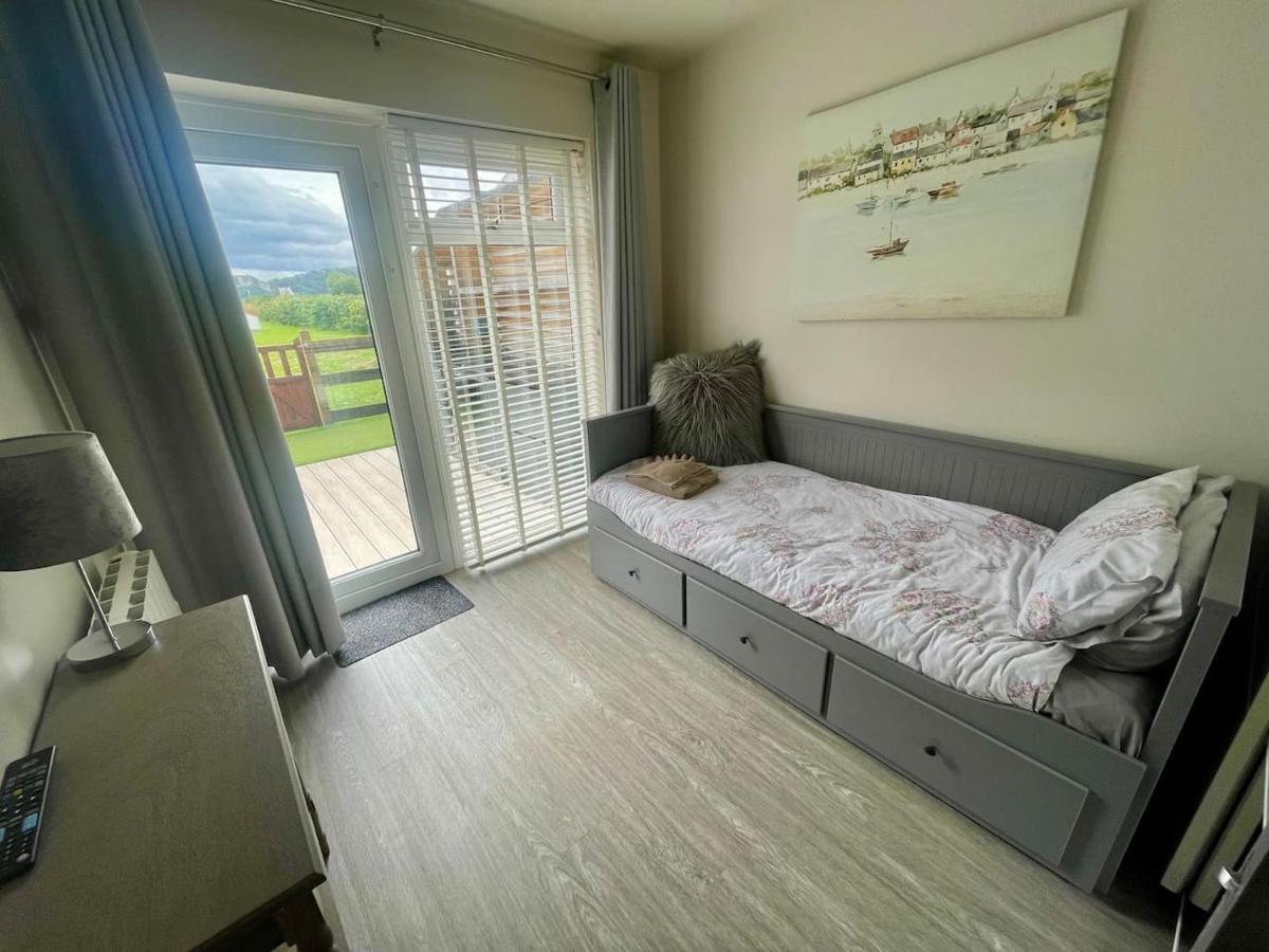 3 Bedroom Deganwy Sea View Beach House Ll31 Bagian luar foto