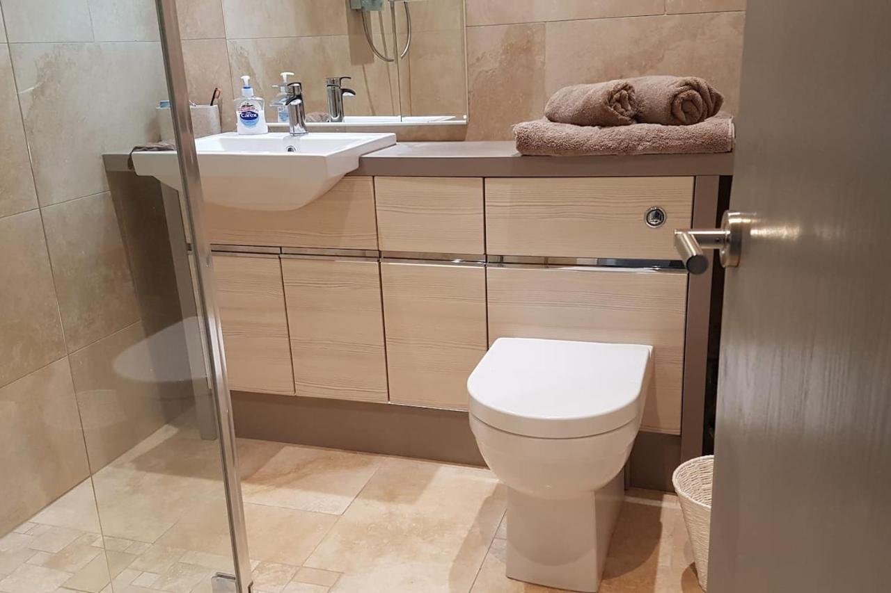 3 Bedroom Deganwy Sea View Beach House Ll31 Bagian luar foto